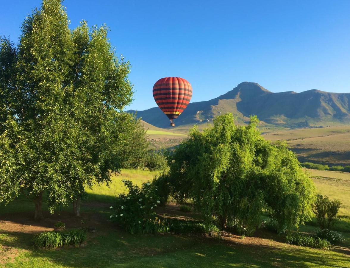 Jovali Clarens Hotel Luaran gambar