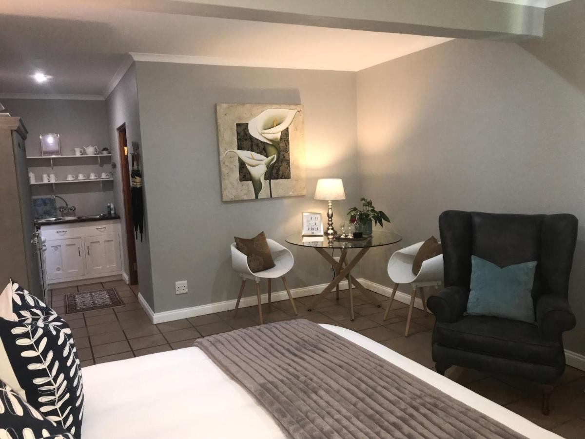 Jovali Clarens Hotel Luaran gambar
