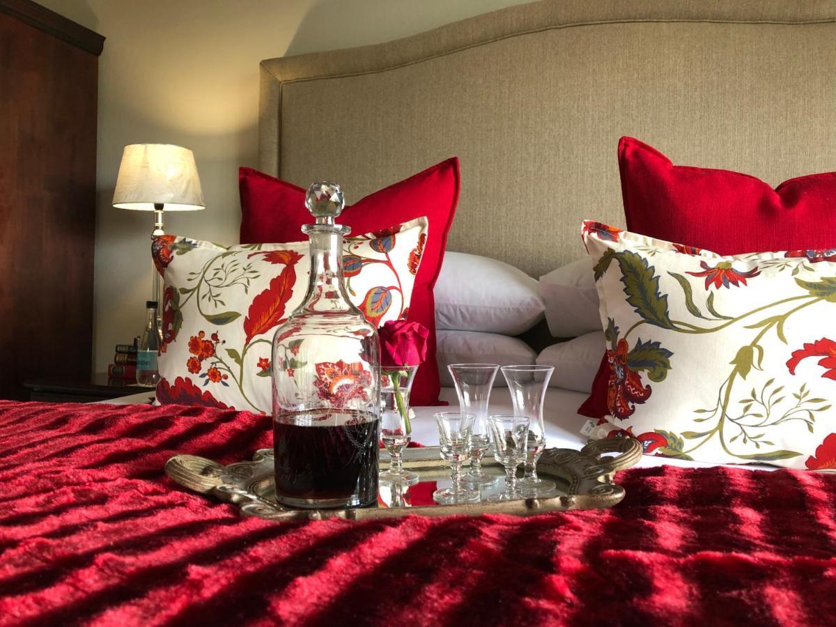Jovali Clarens Hotel Luaran gambar