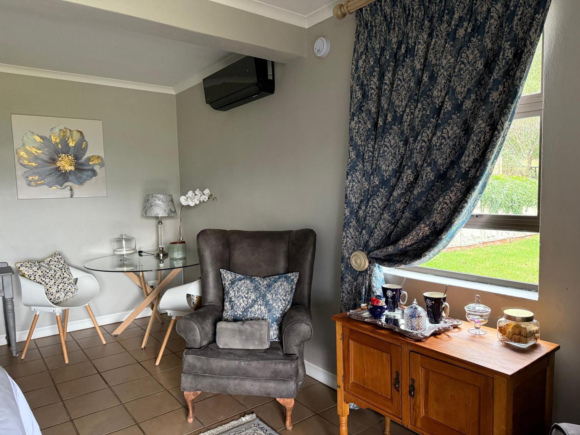 Jovali Clarens Hotel Luaran gambar
