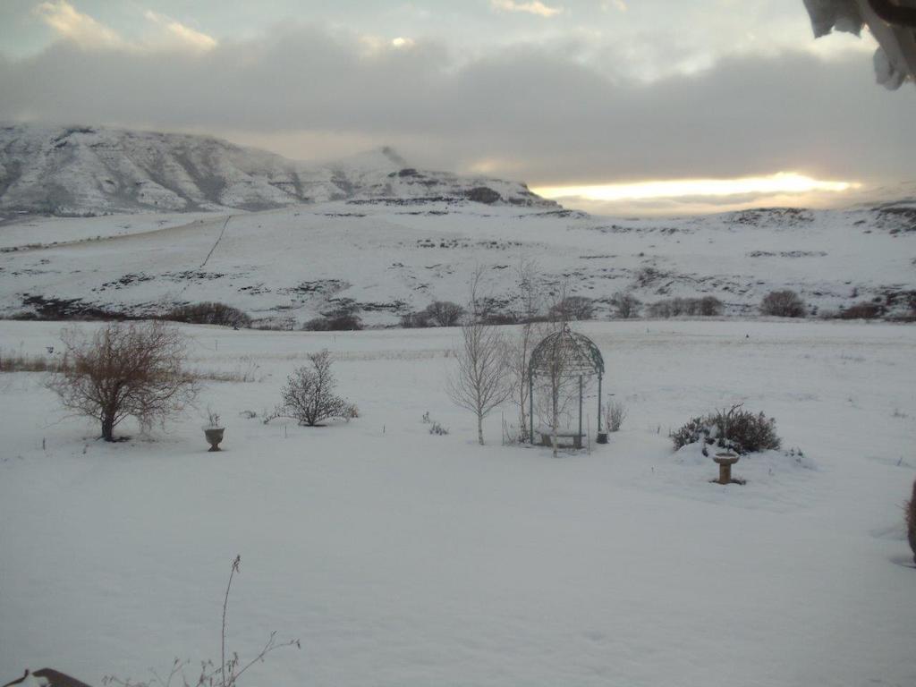 Jovali Clarens Hotel Luaran gambar